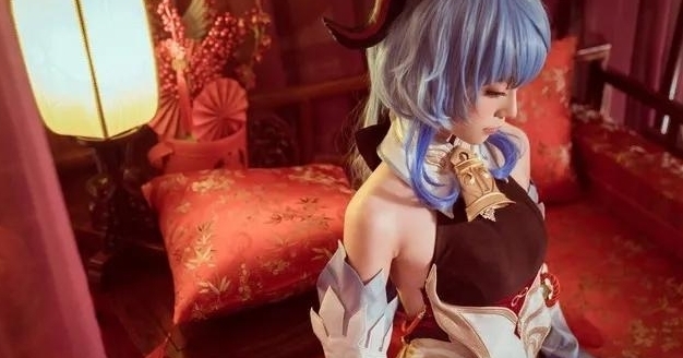 甘雨|《原神》甘雨cosplay,完美身材与气质,太美了