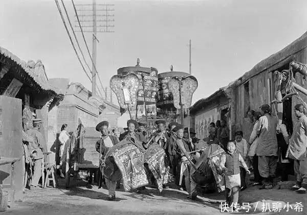 张照片|清末真实老照片：百姓生活贫困，原来雷峰塔长这样，长见识了！