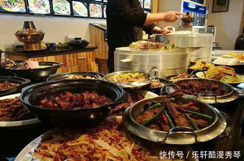 厨师|为什么厨师炒菜时灶台旁边的水管总开着的