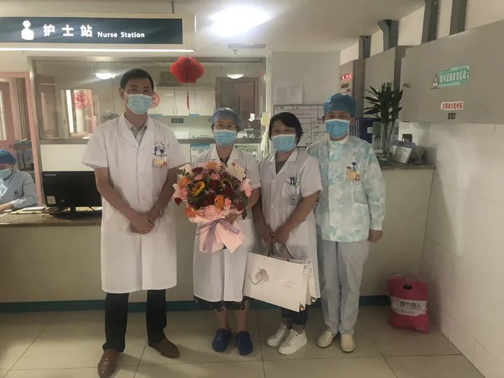 白衣|五莲县人民医院：鲜花赠白衣，致敬医师节