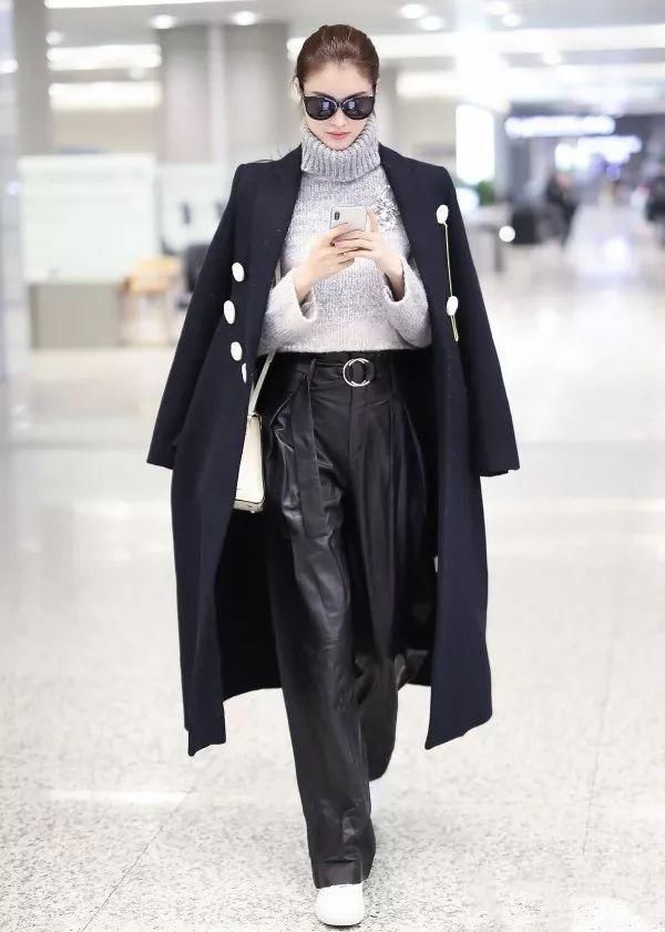  纸袋裤|别老穿阔腿裤了，今年秋冬这4条裤子最流行！