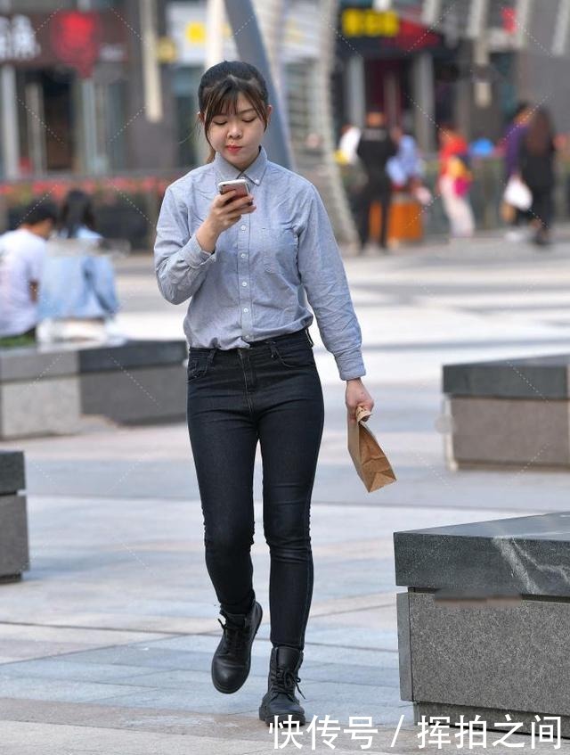 干净利落|浅蓝色牛仔衬衣,干净利落,帅气又时尚