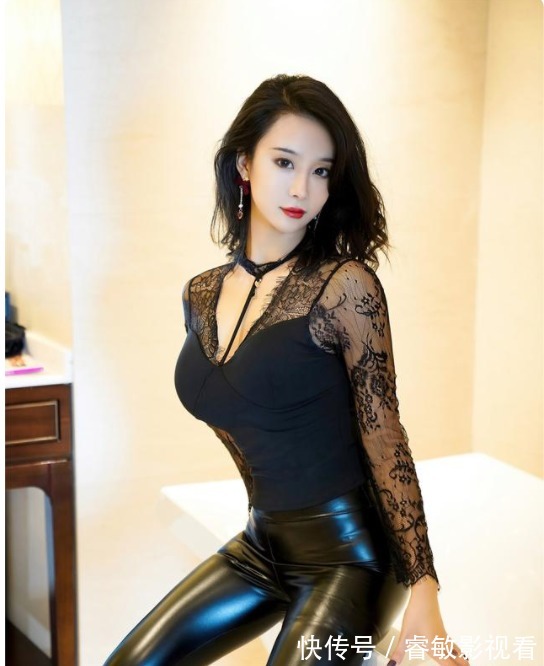 小姐姐 黑色皮裤到底该怎么搭配才时尚好看？小姐姐这样搭配时尚又好看