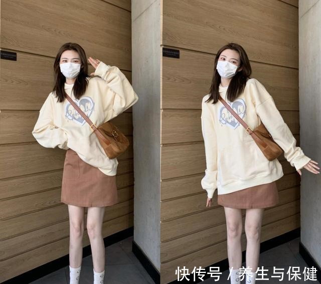 小白裙 讲真,卫衣下面要少穿裤子,今年流行这样穿,减龄显嫩,值得学习!