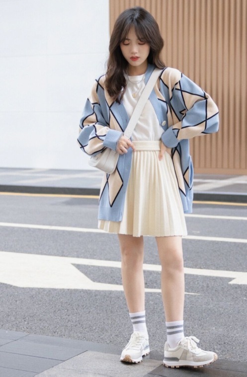 搭配 这个春天,穿“针织衫+半身裙”真美,低调演绎女人味