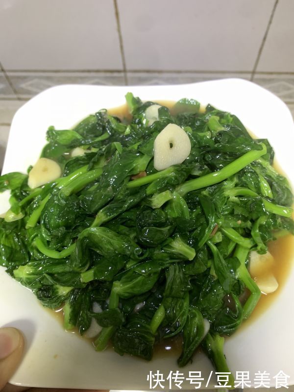 营养|营养和美味,都在这道酱香豌豆尖里