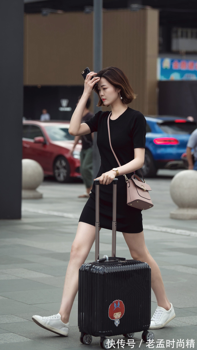 女神|成都街拍,靓丽半身裙,轻松打造女神范!