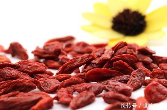 常喝黄芪水,养护肝脏皮肤好喝水不加“它”,喝了等于白喝