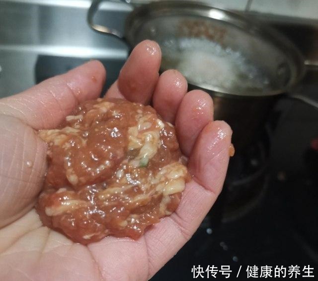红烧狮子头,肉香四溢,美味下饭!