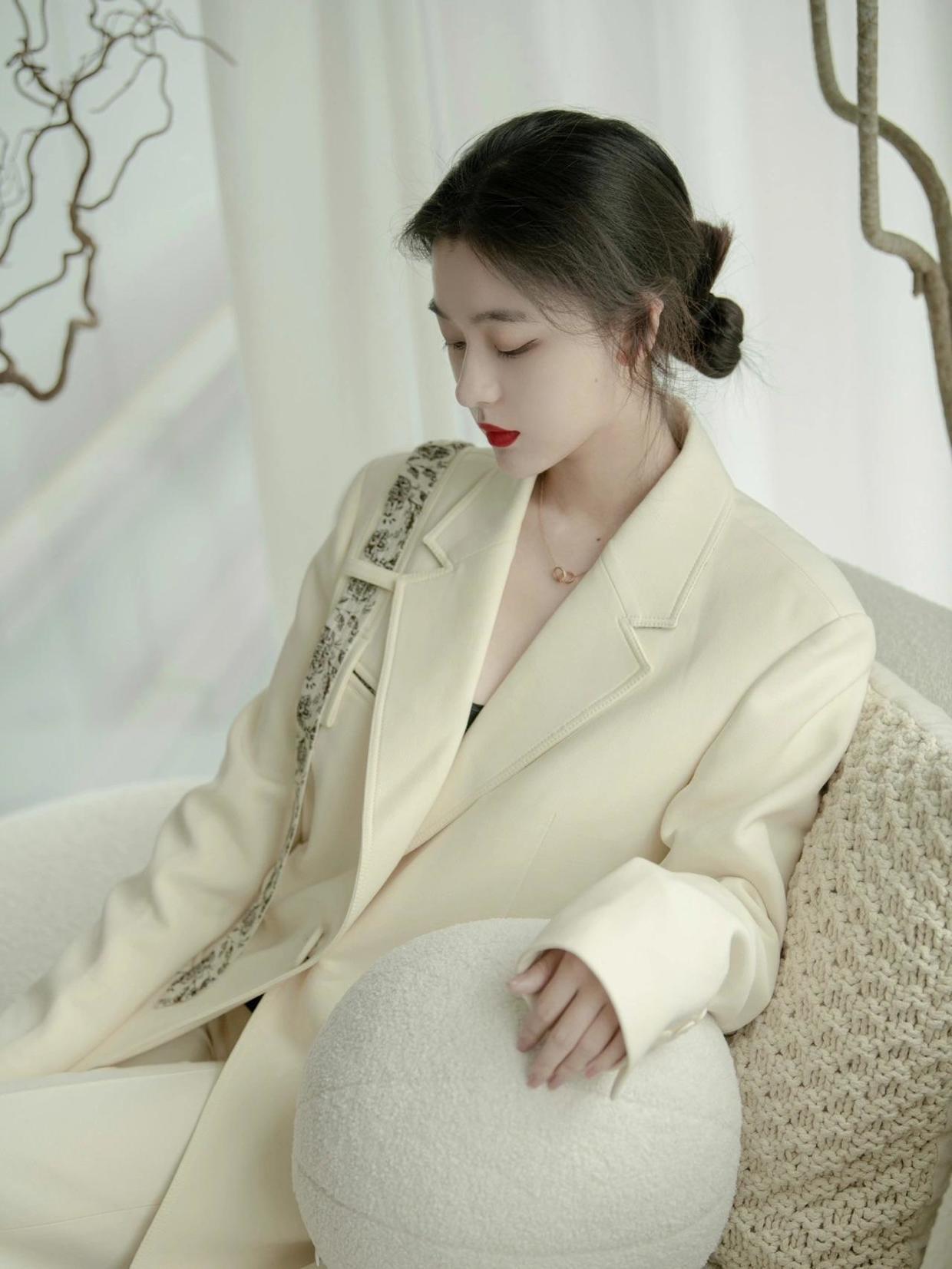 高级 适合冬天穿的西装搭配示范,知性干练有气场,让你轻松穿出高级感