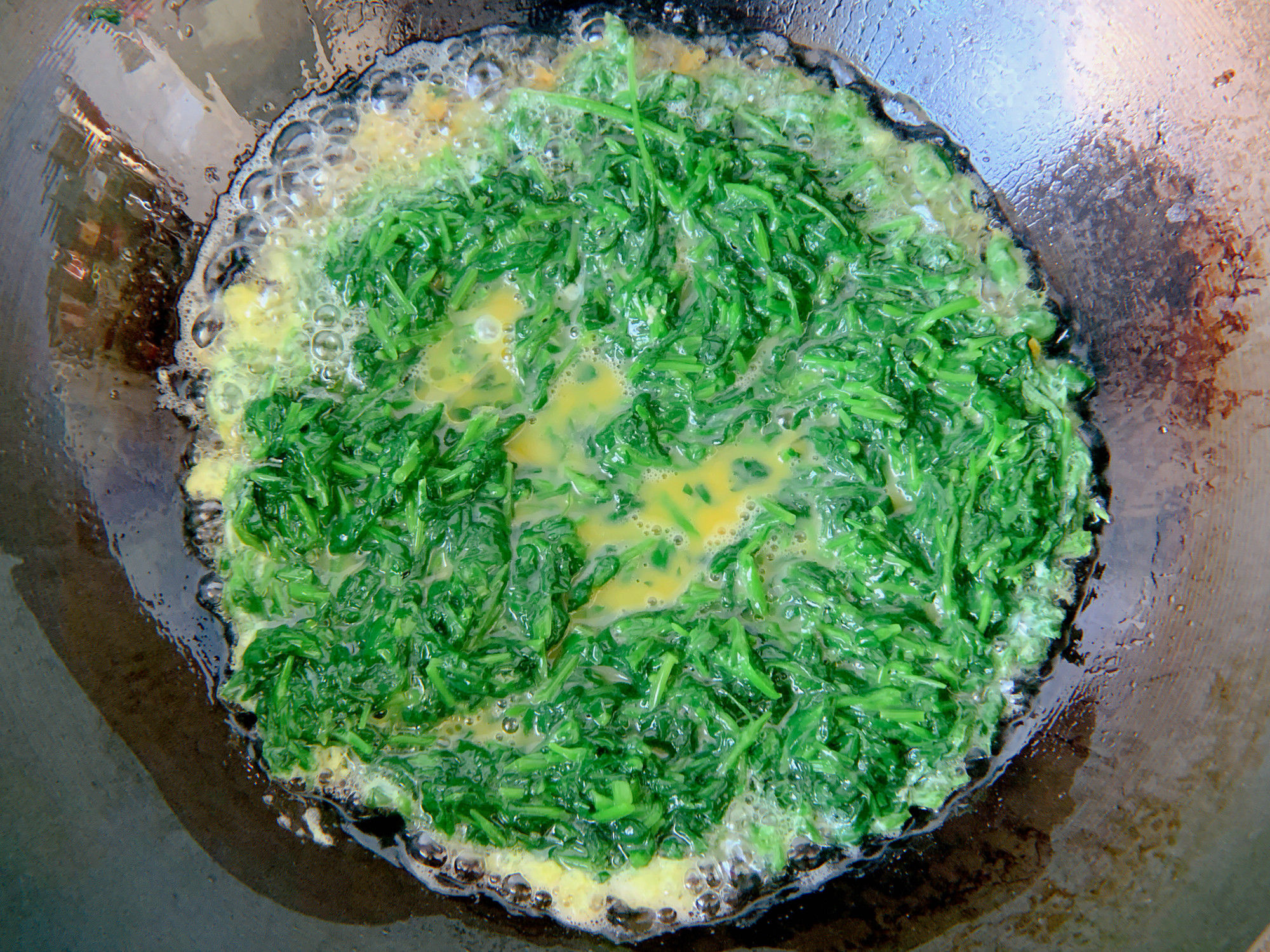 农村地里常见的一种野菜，新鲜翠绿，和鸡蛋炒一炒，营养又美味！