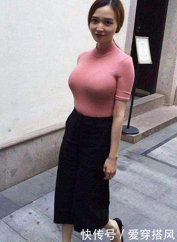 迷人|街拍:小姐姐身材性感火爆,韵味迷人至极,你喜欢吗?