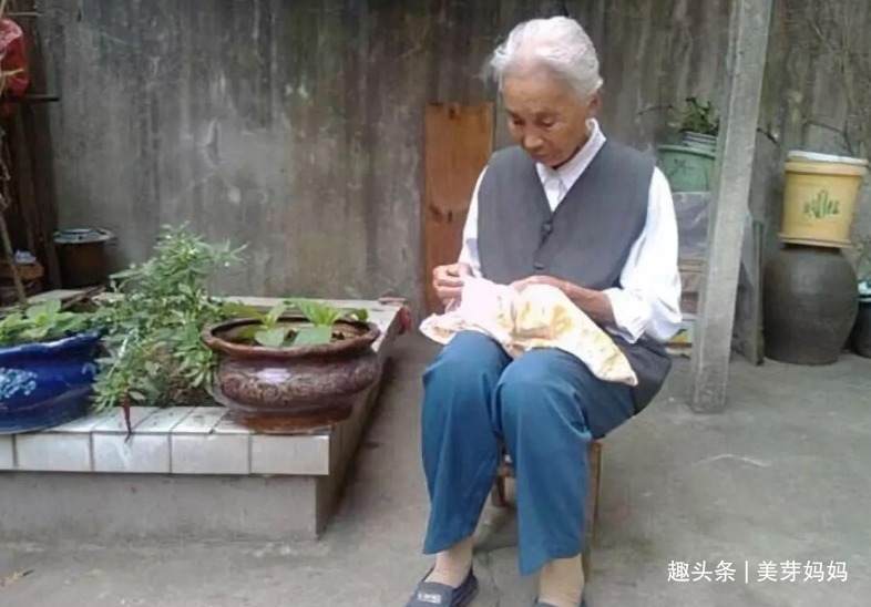 老两口|老了想活得有尊严,3种东西别交给子女,是对自己的人生负责