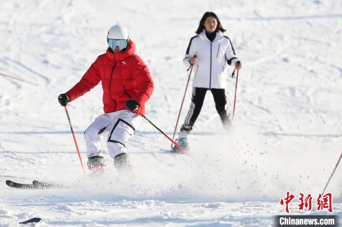 冰雪运动|辽宁滑雪场相继“开板” 滑雪人群更趋年轻化