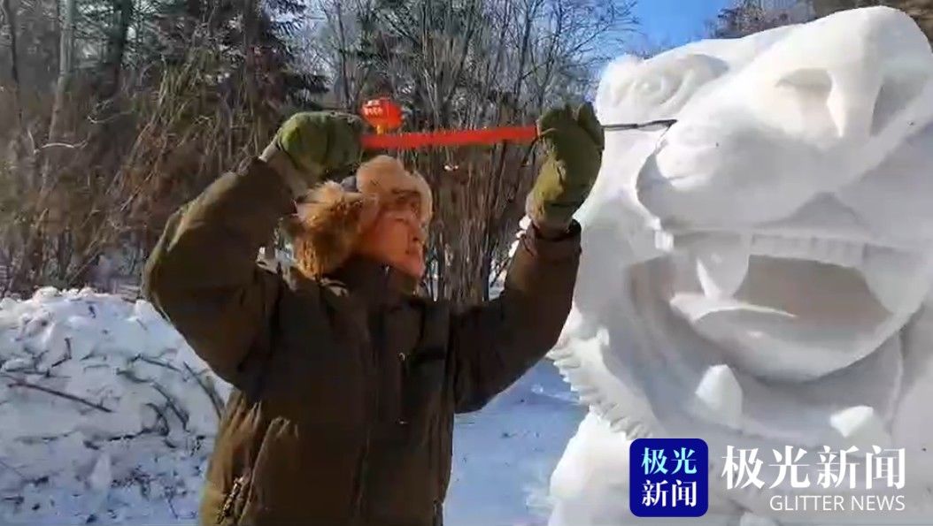 林场|“雪乡神雕”雕刻东北虎雪雕 虎虎生威迎虎年