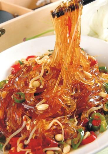 炒粉条，别直接下锅炒！大厨教你一招，软嫩爽滑，不粘黏还好吃