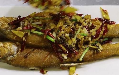 煎鱼|在家煎鱼不是粘锅就是破皮?40年老保姆教你2招,简单又实用