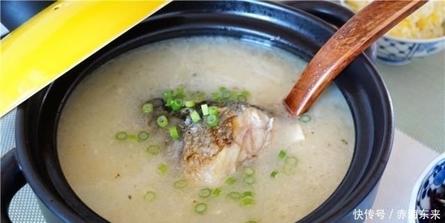 白色|煮鱼汤时,直接加水炖大错特错,牢记2个诀窍,鱼汤奶白色没腥味