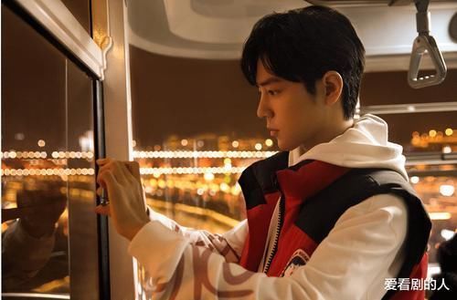 防空洞|奇妙之城：肖战“大众脸”，“拼接照”接连上热搜，这就是影响力