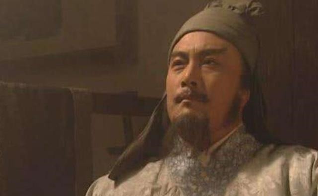 宋江!在水浒里出场很少,却能打败林冲,重要的是他还不会武功!