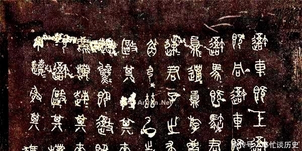 专家借宿屠夫家,意外发现失踪国宝,其上有篆文,一字值万金