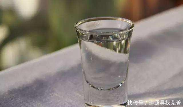 其酒|酱香白酒的四个品鉴步骤