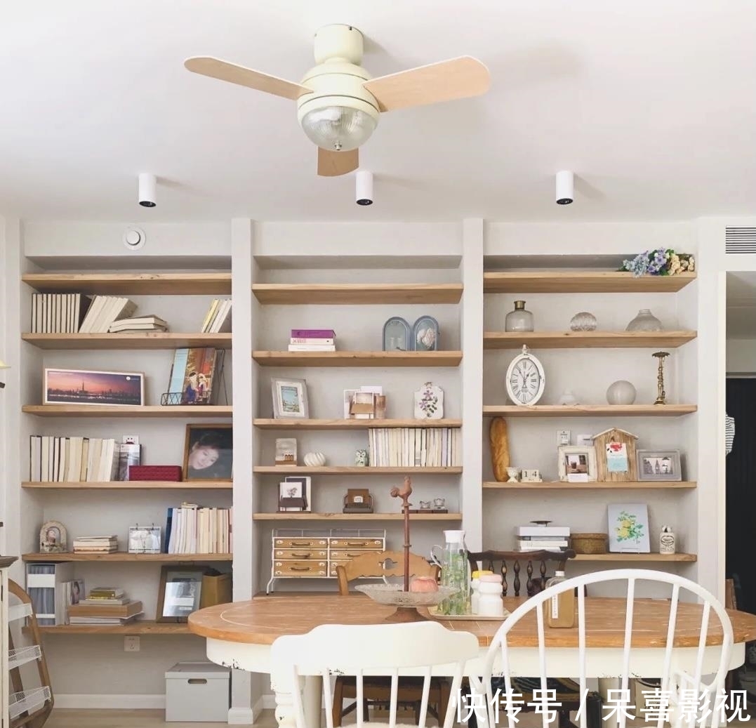 护墙板|参观了这个家,才明白什么叫高雅,全屋大白墙,竞没有一丝的俗气