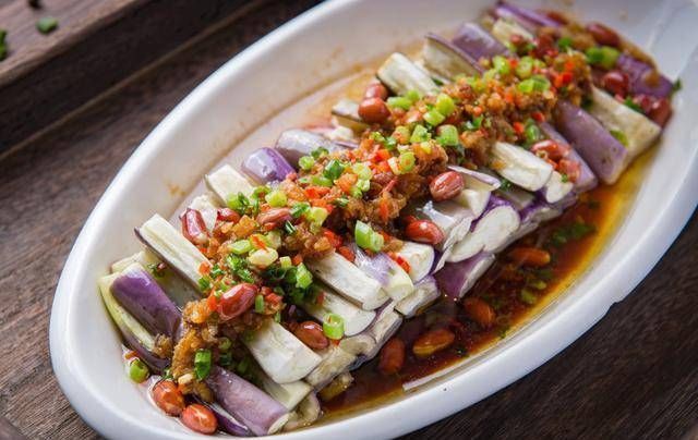 鲜嫩|做蒸茄子,直接上锅蒸就错了,多加这1步,茄子不发黑更鲜嫩