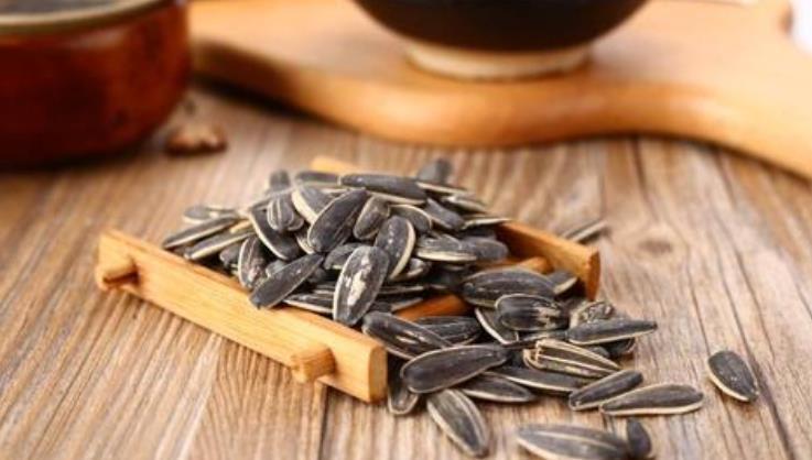 花生油|瓜子和花生,哪个让人长胖和减肥也许很多人都吃错了!