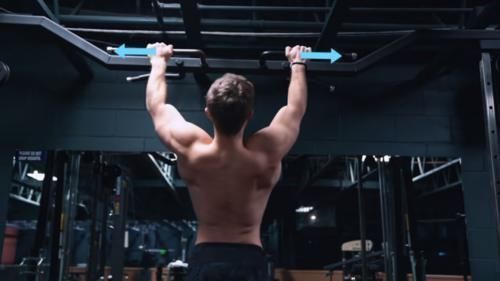 斜方肌|引体向上这样练,倒三角就不远了,来看看你的引体向上练对了吗!