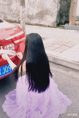 |搞笑GIF:小姐姐过个生日还被嘲讽单身,下次我陪你过吧!