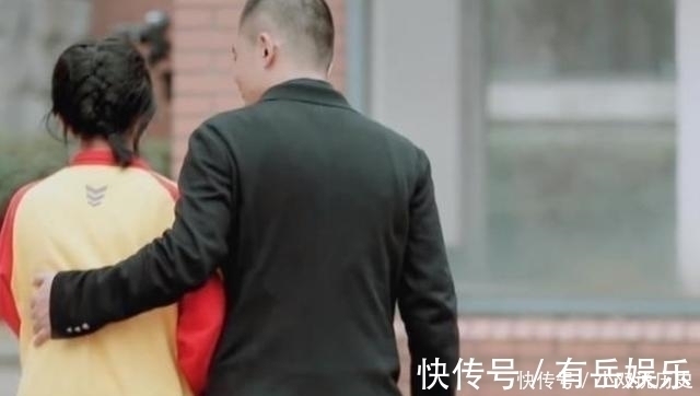 撕毁|14岁女孩5年手写30万字小说,被亲爸发现后撕毁,还说“为你好”