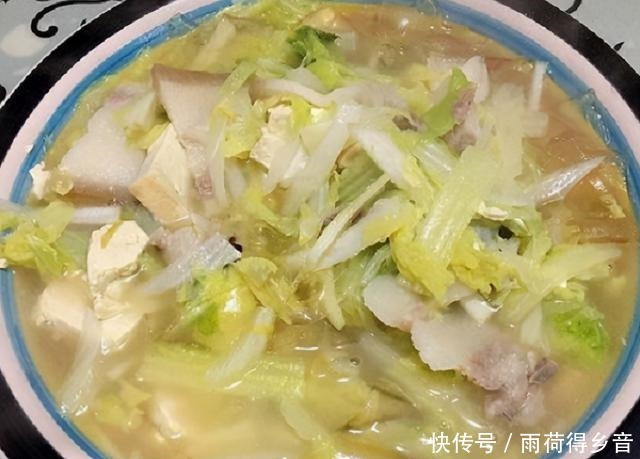 白菜炖豆腐|白菜和豆腐怎样做才好吃学会这3招,上桌后就连汤汁都一滴不剩