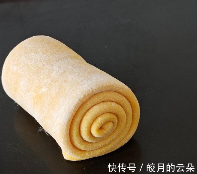 南瓜皇冠吐司,组织拉丝,蓬松绵软!