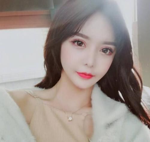 面部|22岁韩安冉面部下垂，多次修复鼻子再无法动刀，越整越像“僵尸脸”