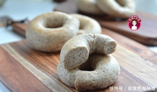 不用发酵就能烤的面包，暄软又筋道，加这料麦香浓郁，早餐吃不够