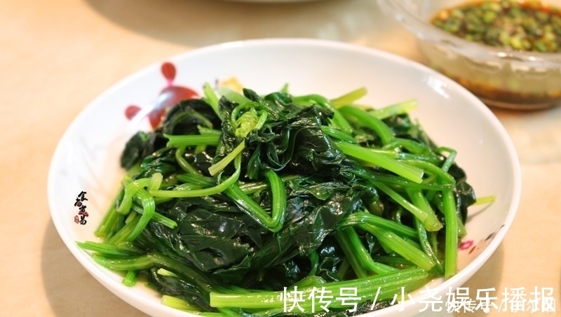 饭菜|周四做了此桌饭菜,顺手拍图发到家族群里,亲戚们纷纷点评