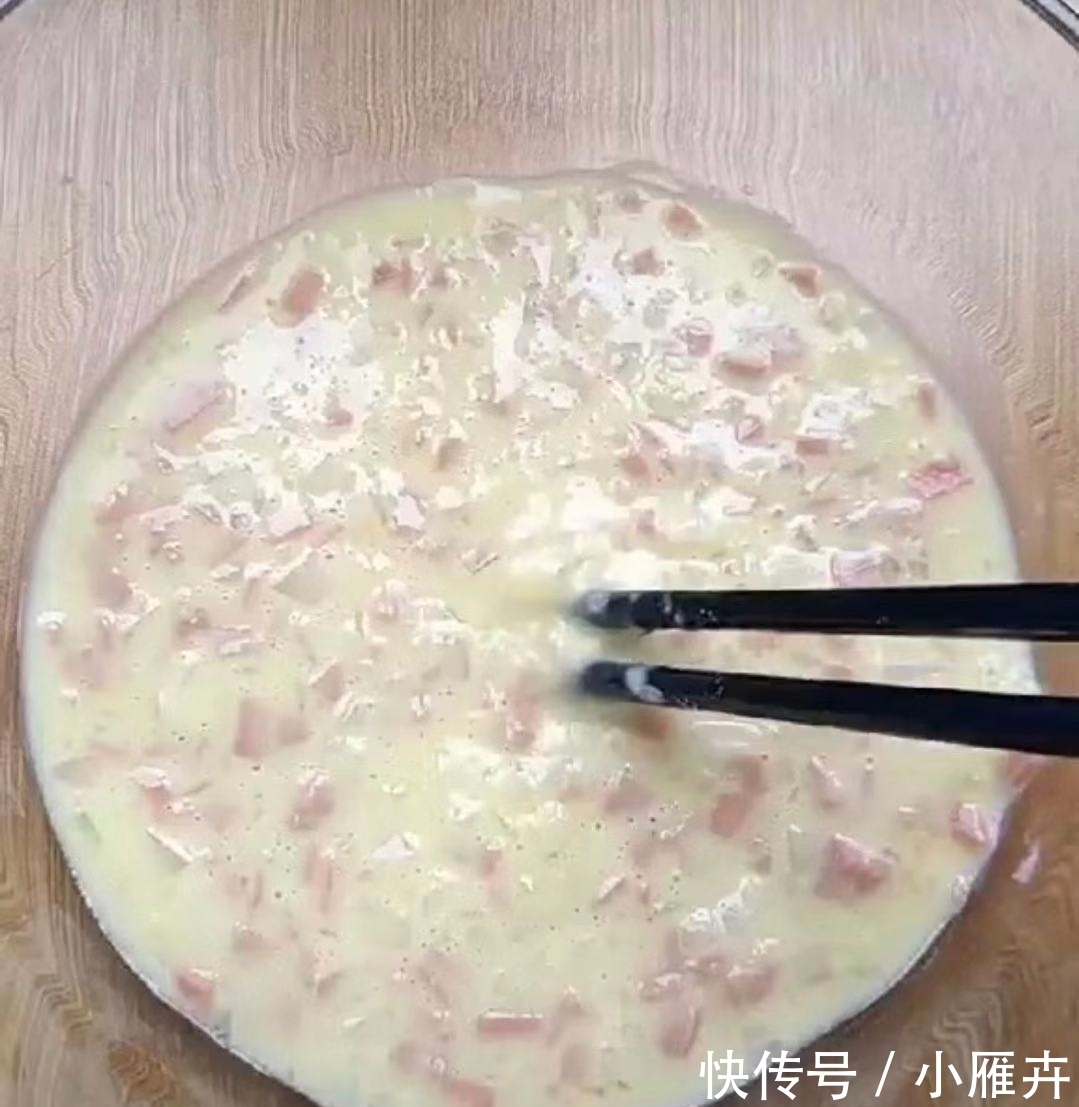 小丁|洋葱鸡蛋饼:口感香甜酥脆,简单又美味的早餐,大人小孩都爱吃~