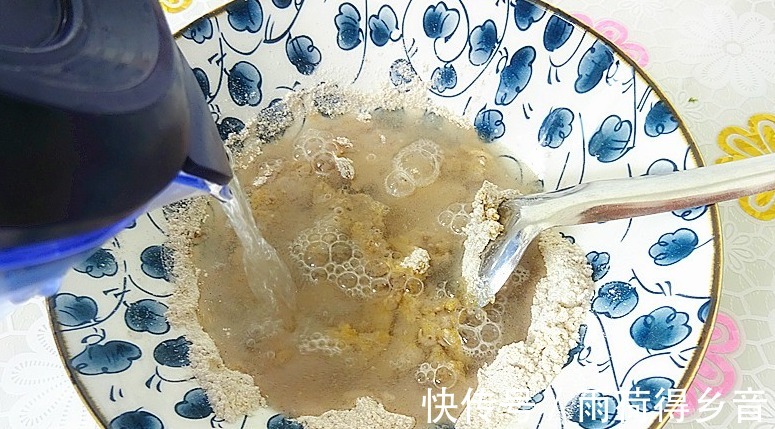 全麦粉|入伏后，有个主食可以常吃，10分钟上桌，营养美味，消汗又顶饱！