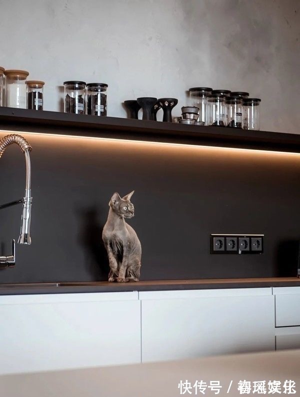 裝修風(fēng)|媽見(jiàn)打的“裝修風(fēng)”｜136㎡工業(yè)風(fēng)，滿(mǎn)屋混凝土墻，卻真的好看！