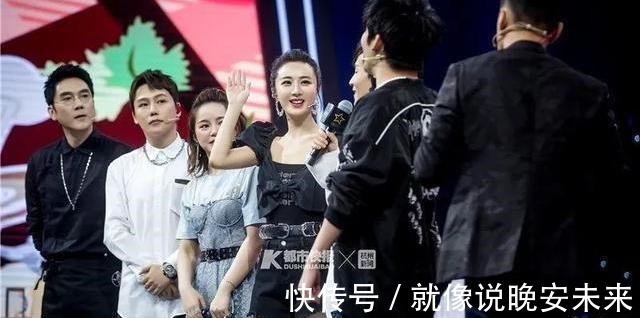 带货女王 薇娅懒人伞一晚走红,37度出门不怕晒,网友防晒霜可以扔了!