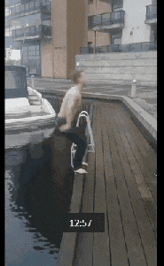 |搞笑GIF段子:看看大妈级别的新娘和伴娘,果然是另一番风味哈