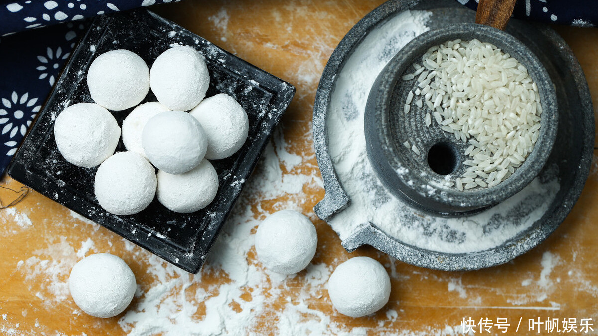 自制黑芝麻汤圆,不破皮不露馅,吃起来香甜软糯,不用出门买了