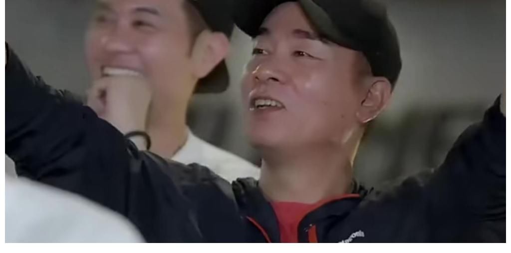 李承炫|《披哥》首次公演，李承炫组暂列第一，陈小春组墨镜酷帅登场！