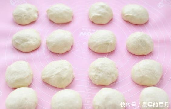 保鲜膜|养乐多除了直接喝，还能做出美味的奶油包