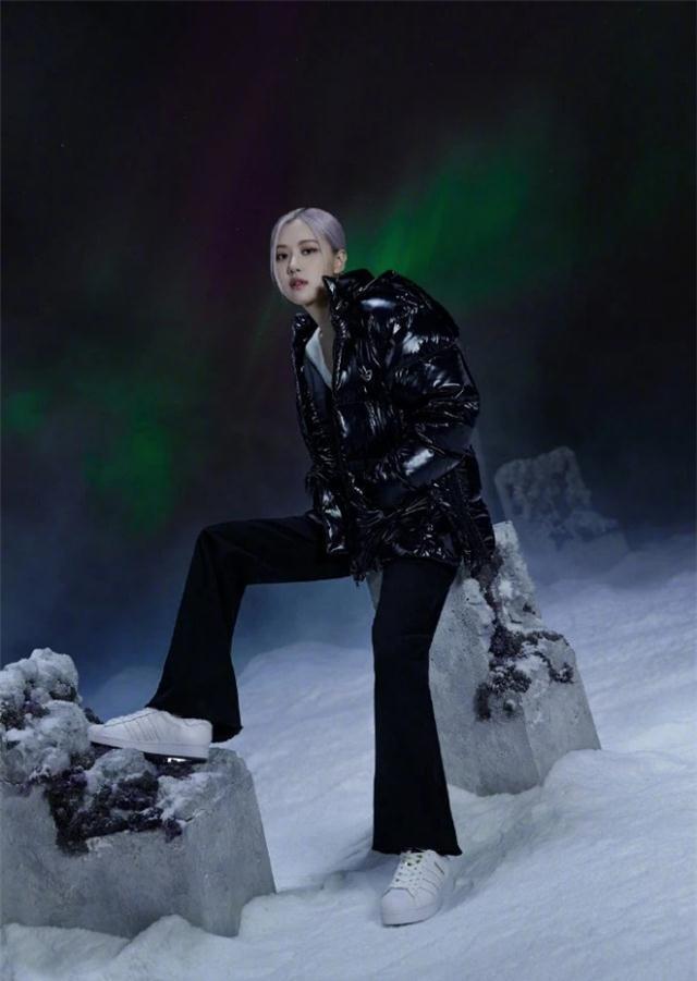 臃肿 “羽绒服+九分裤”=今年秋冬最时髦穿搭,显高显瘦,明星都在穿