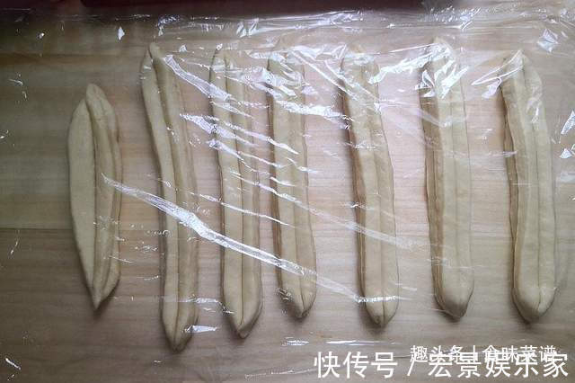 高筋面粉|炸油条没必要加泡打粉,教你油条店的老配方,油条蓬松酥脆有韧劲