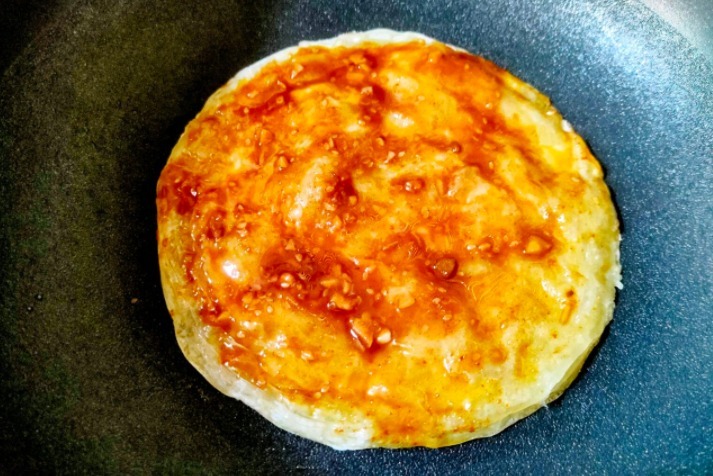 外面卖7元1斤的酱香饼自己在家做，外焦里嫩，真好吃