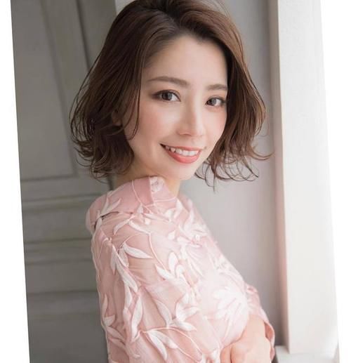 分享六款好看的短卷发，时尚大气灵动感十足，好打理还显脸瘦