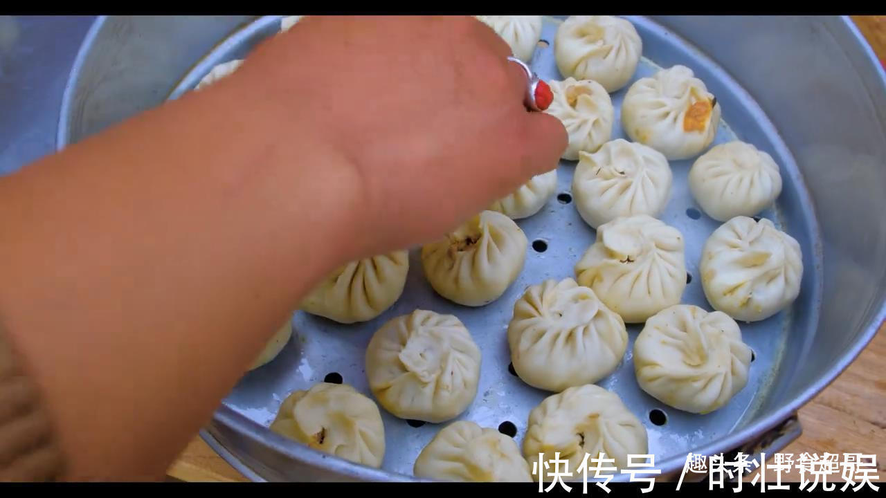 咖喱粉|尼泊尔兄弟家女儿长大了,引无数帅哥到家中玩,一起包猪肉饺子